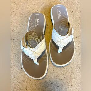 Clarks White and Tan Sandals, NWT